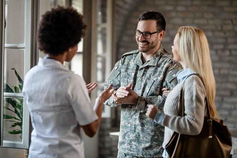 Cómo salir de deudas después del servicio militar