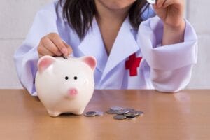 Cómo proteger tu crédito con deudas médicas en Los Ángeles